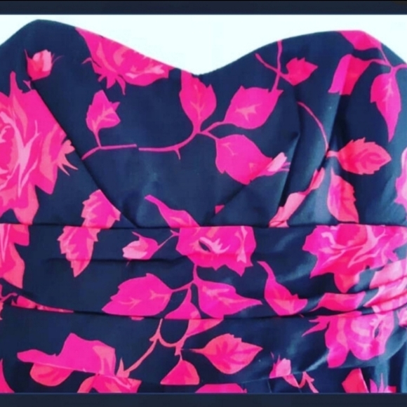 Ladies Dress - Picture 3 of 4